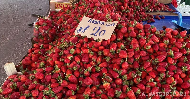 Клубника на рынке в Обе