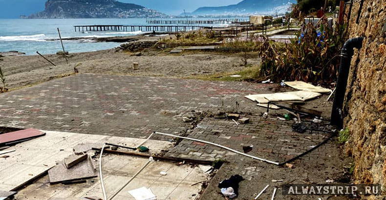 Снесенное кафе на набережной