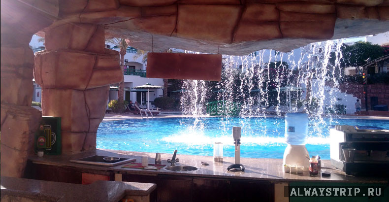 Бар у бассейна