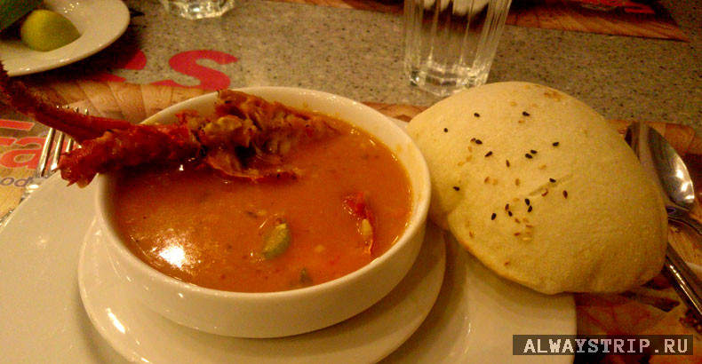 Томатный суп в ресторане морепродуктов