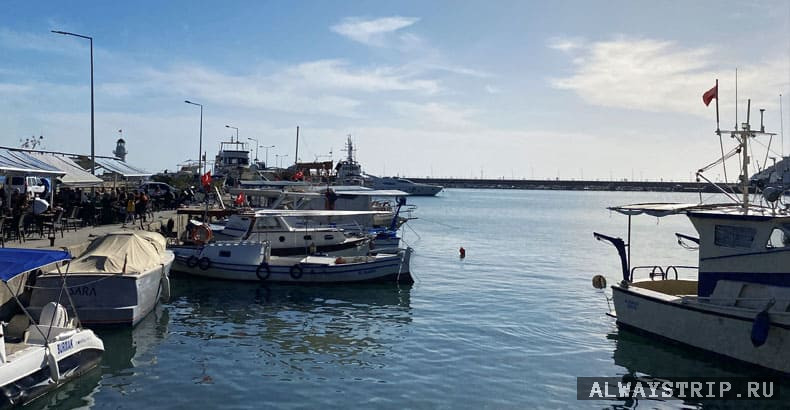 Яхты у причала в Алании