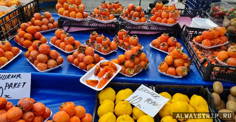 Хурма на рынке