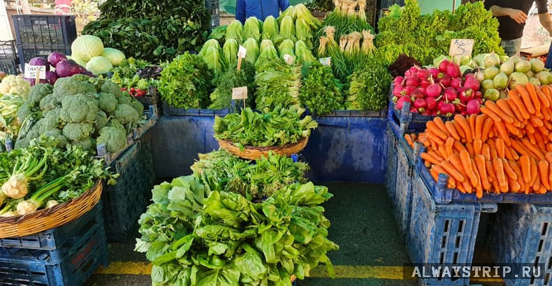 Трава, редис и капуста