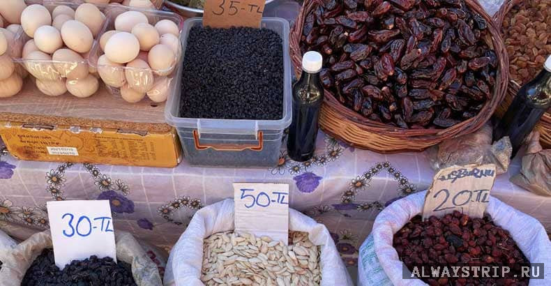 Яйца, изюм, тыквенные семечки