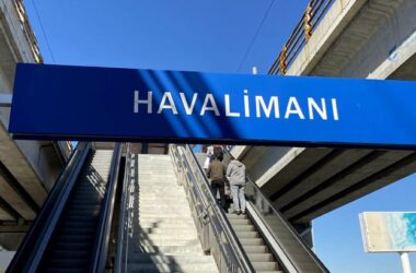 трамвай в аэропорту Анталии