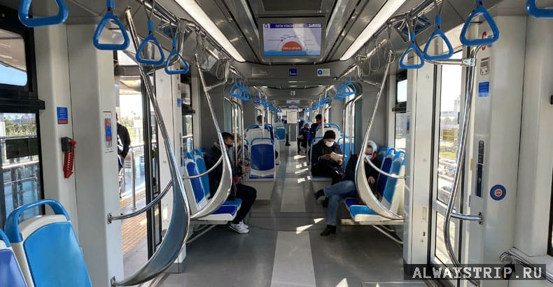 Вагон трамвая внутри