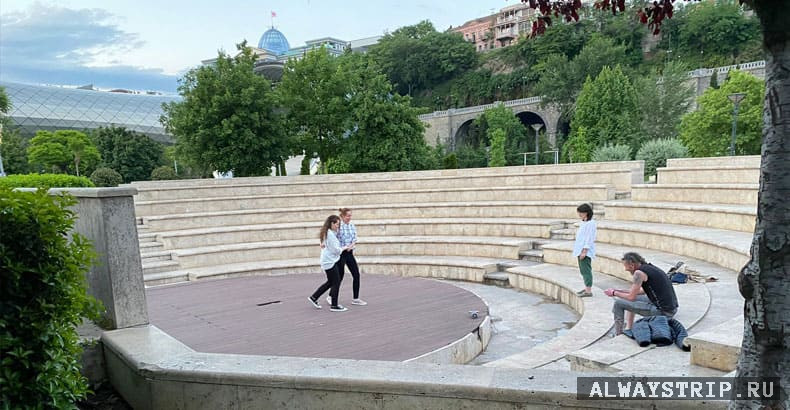 Люди на грузинских улицах