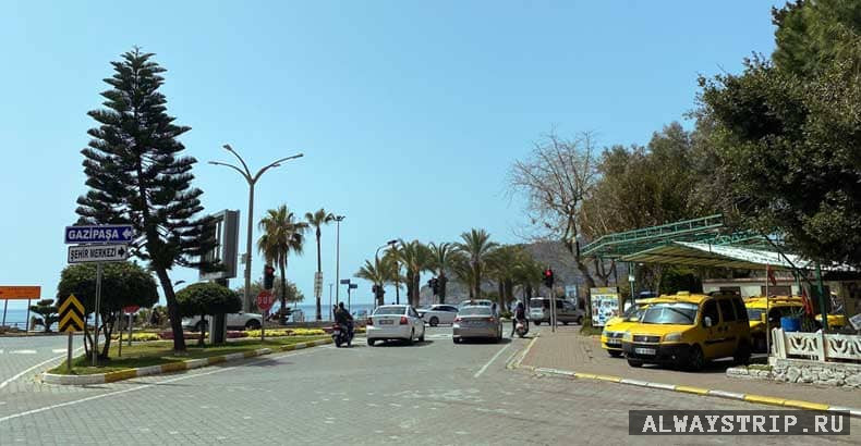 Перекресток рядом с набережной