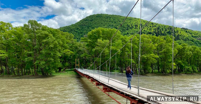 Мост через реку Кура