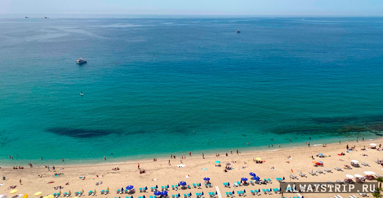 Вид сверху на пляж Клеопатра