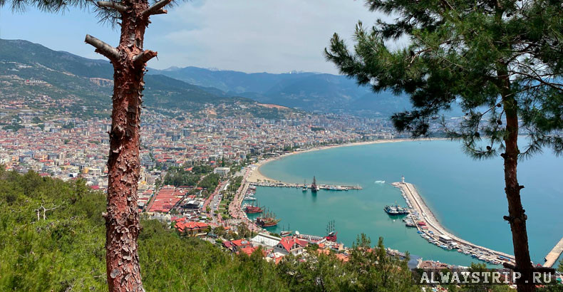 Вид на порт Алании от замка Кале