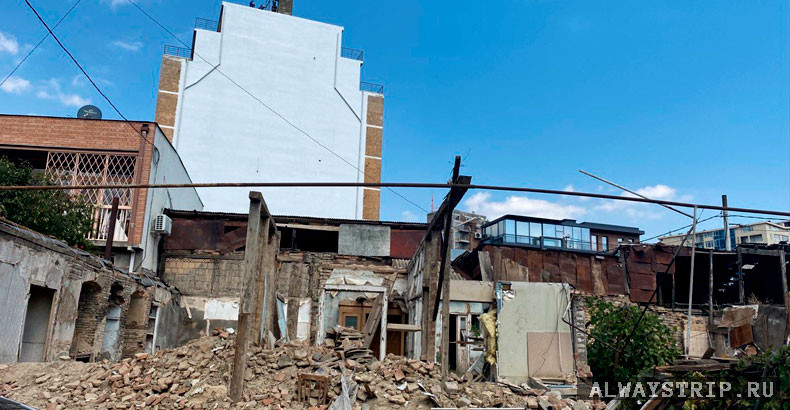 Разрушенный дом