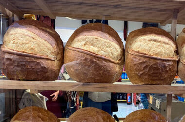 Дешевый хлеб в турецком магазине