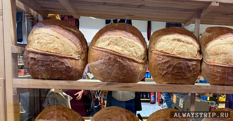 Дешевый хлеб в турецком магазине