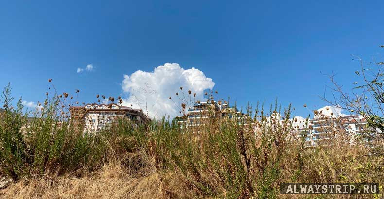 Турецкие дома на фоне неба