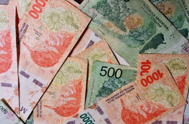 Аргентинские песо номиналом от 50 до 2000