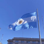 Ответы на самые частые вопросы про Аргентину аргентинский флаг у президентского дворца