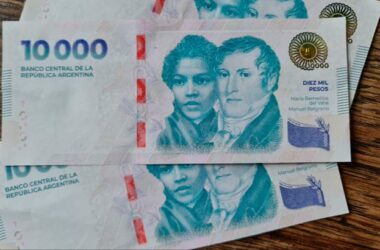 купюра номиналом 10 тысяч аргентинских песо