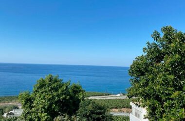 Вид на море у побережья Алании