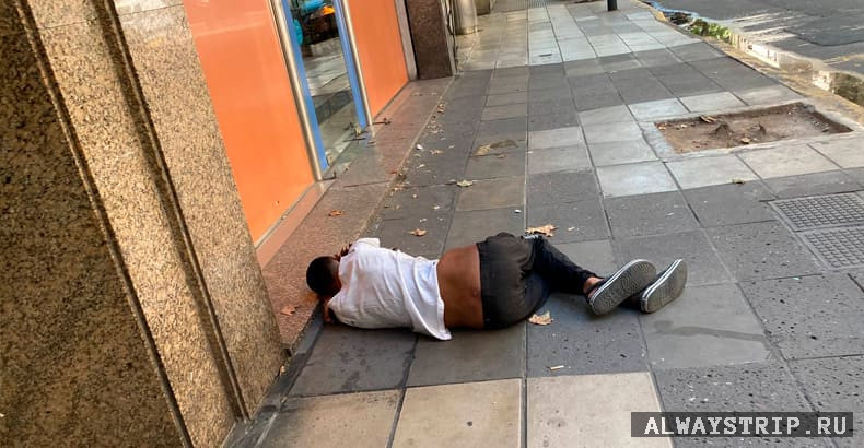 Бомж на улице