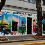 Мурал на улице Буэнос-Айреса с танцующими танго
